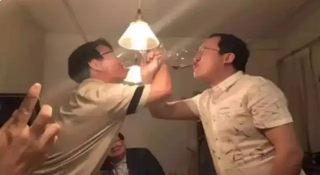 币圈首富们喝交杯酒,化解10亿美元恩仇的币圈规则